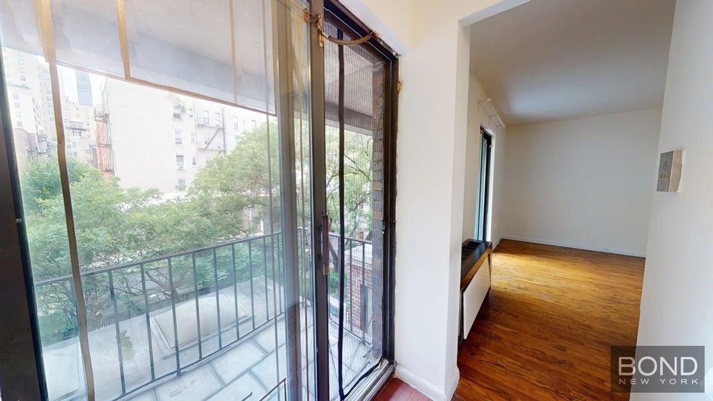 Second Avenue - Photo 3