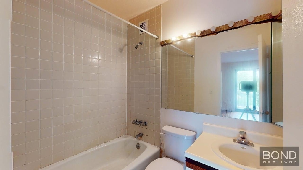Second Avenue - Photo 5