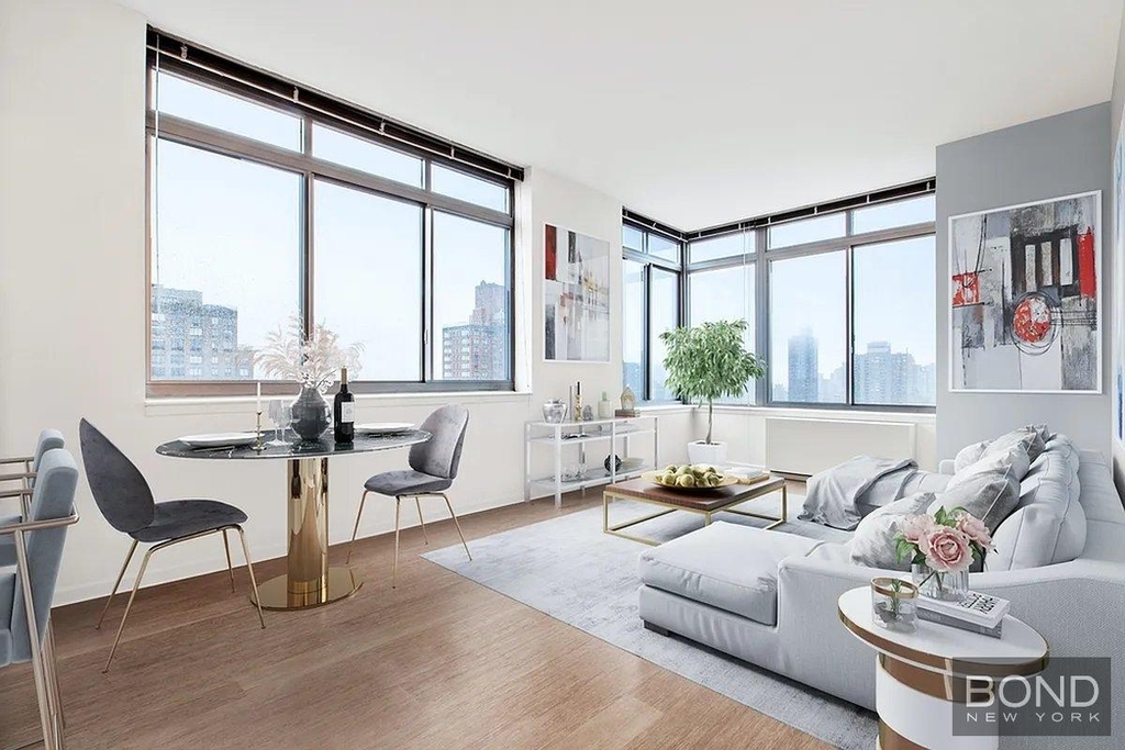 East 92nd Street - Photo 0