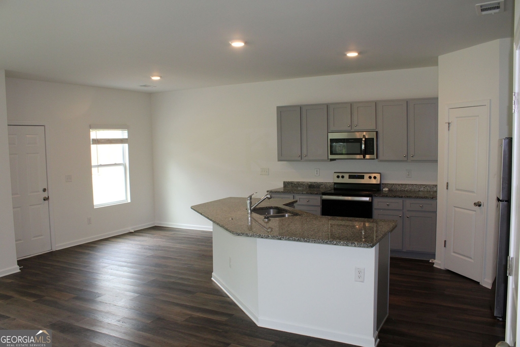 9220 Golfview Circle - Photo 2