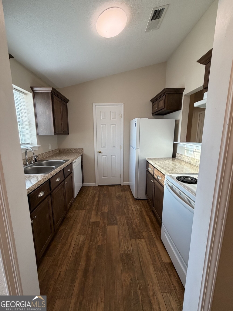 410 E Lawnwood Court - Photo 2