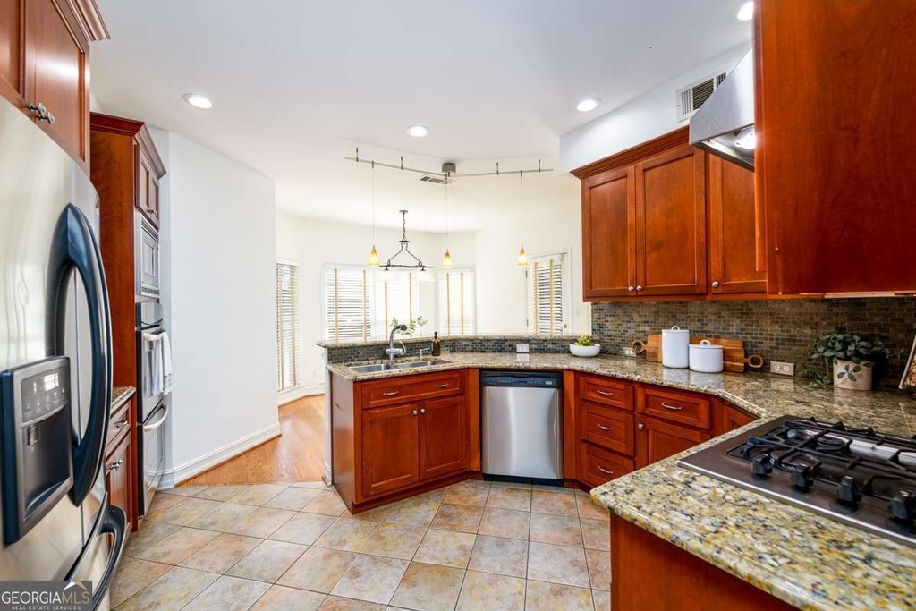 1560 Oak Park Cove - Photo 18