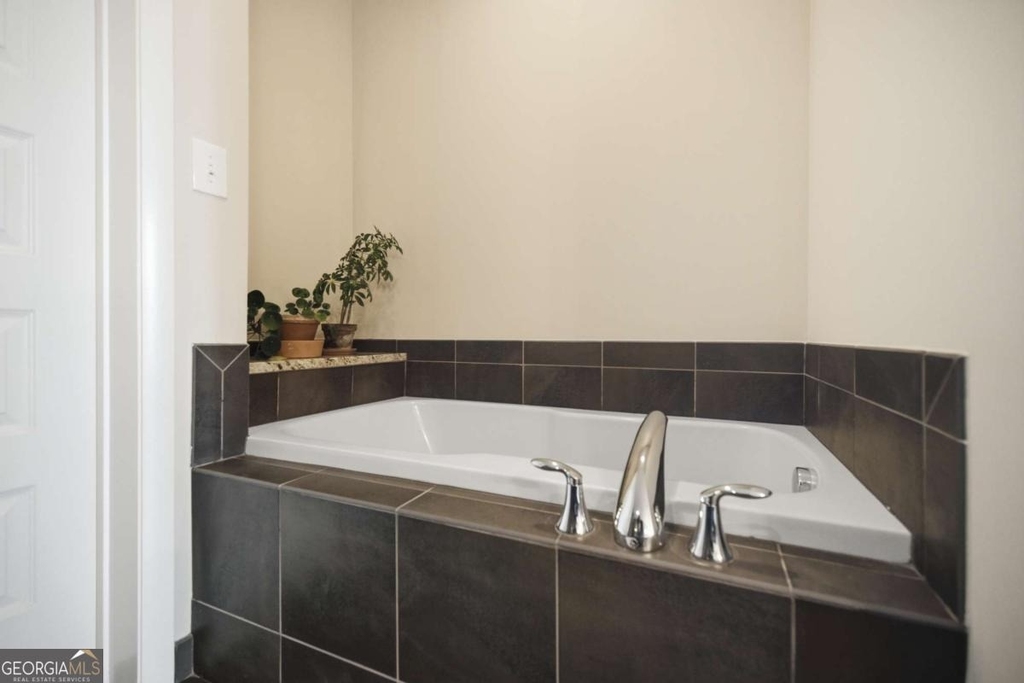 1080 Peachtree Street Ne - Photo 15