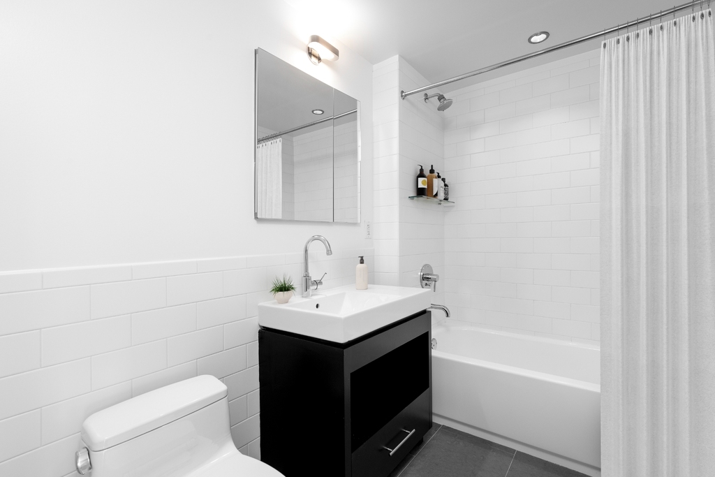 554 West 54th Street - Photo 11