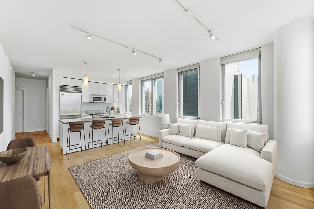 554 West 54th Street - Photo 2