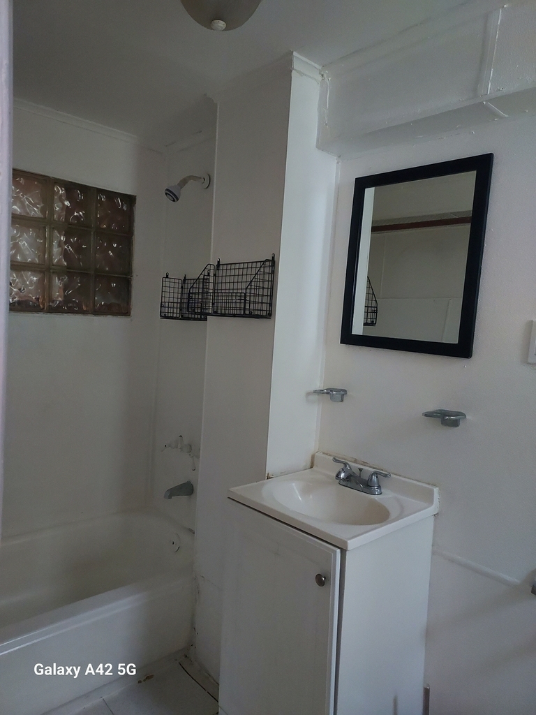 East Flatbush - Photo 4