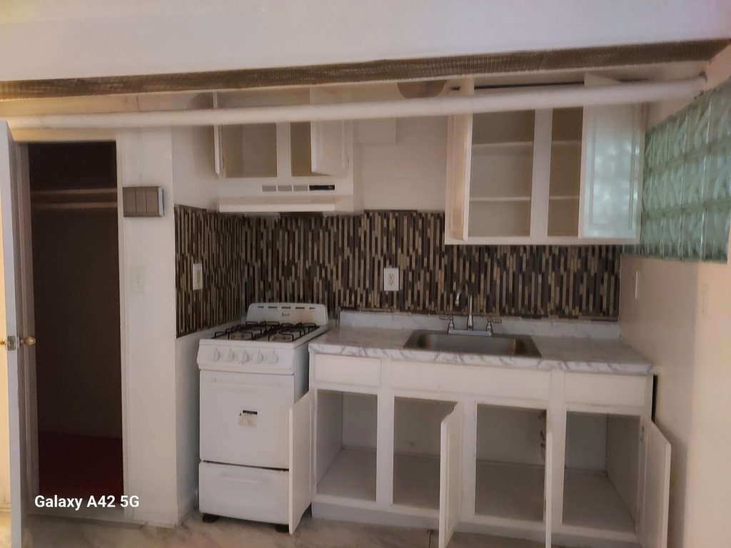East Flatbush - Photo 2