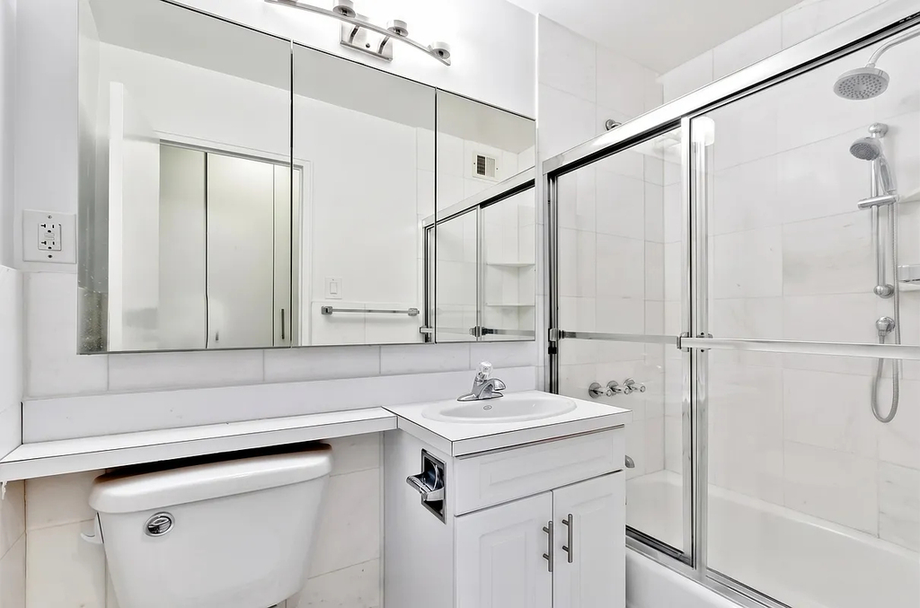 West 53rd - Photo 4