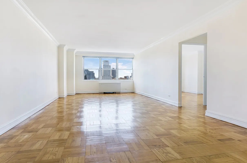 West 53rd - Photo 1