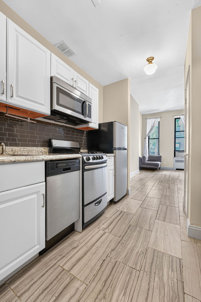 421 East 78th Street - Photo 2