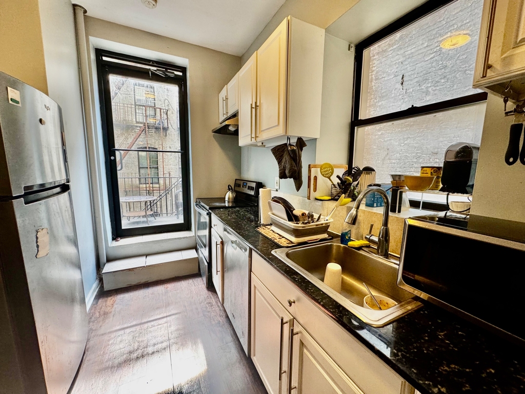 422 St Nicholas Avenue - Photo 1