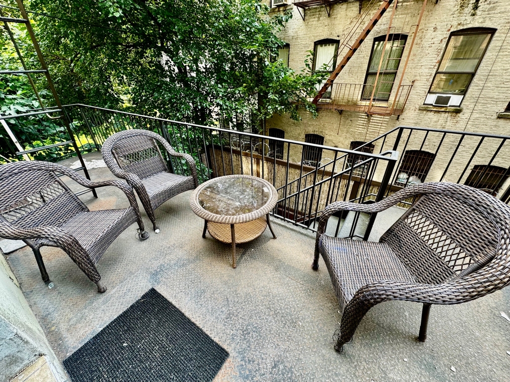422 St Nicholas Avenue - Photo 0