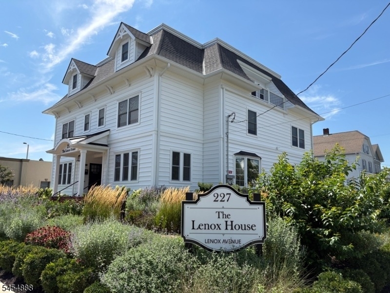 227 Lenox Ave - Photo 4