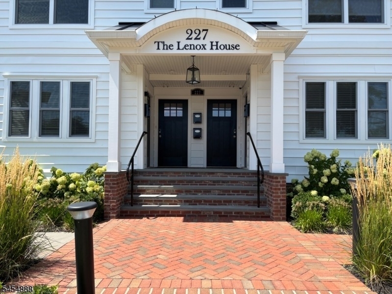 227 Lenox Ave - Photo 5