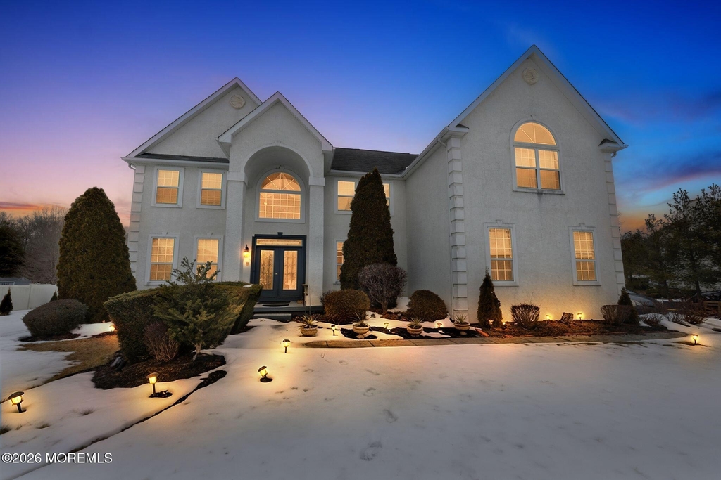 153 Sandra Way - Photo 0