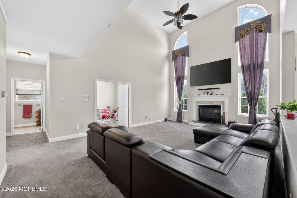 153 Sandra Way - Photo 3