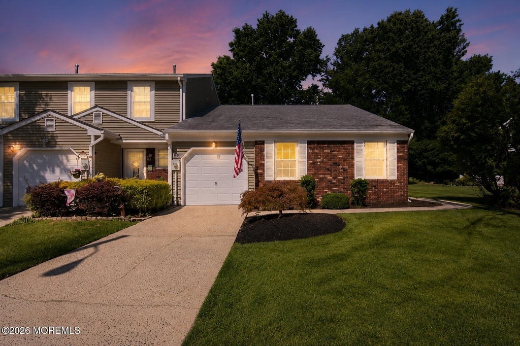 99 Oak Lane - Photo 1