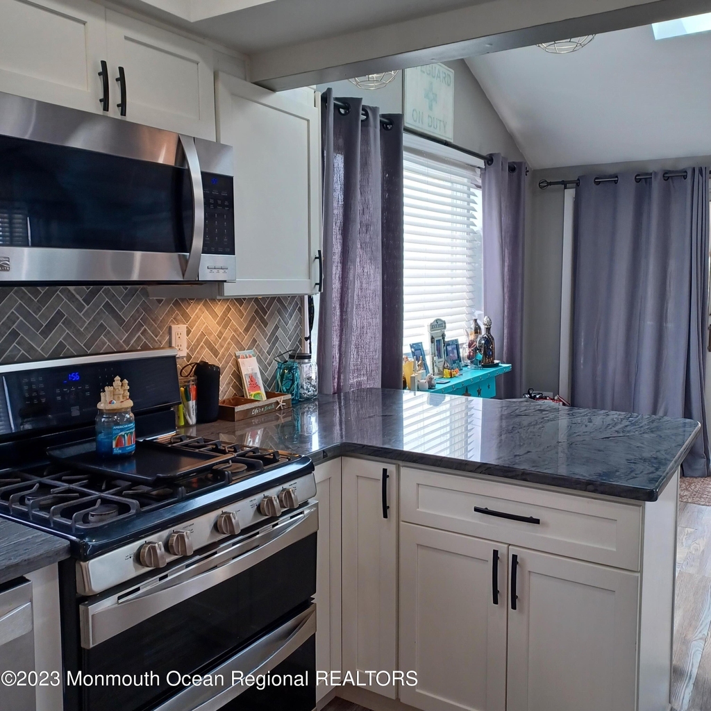 2100 S Bayview Avenue - Photo 3
