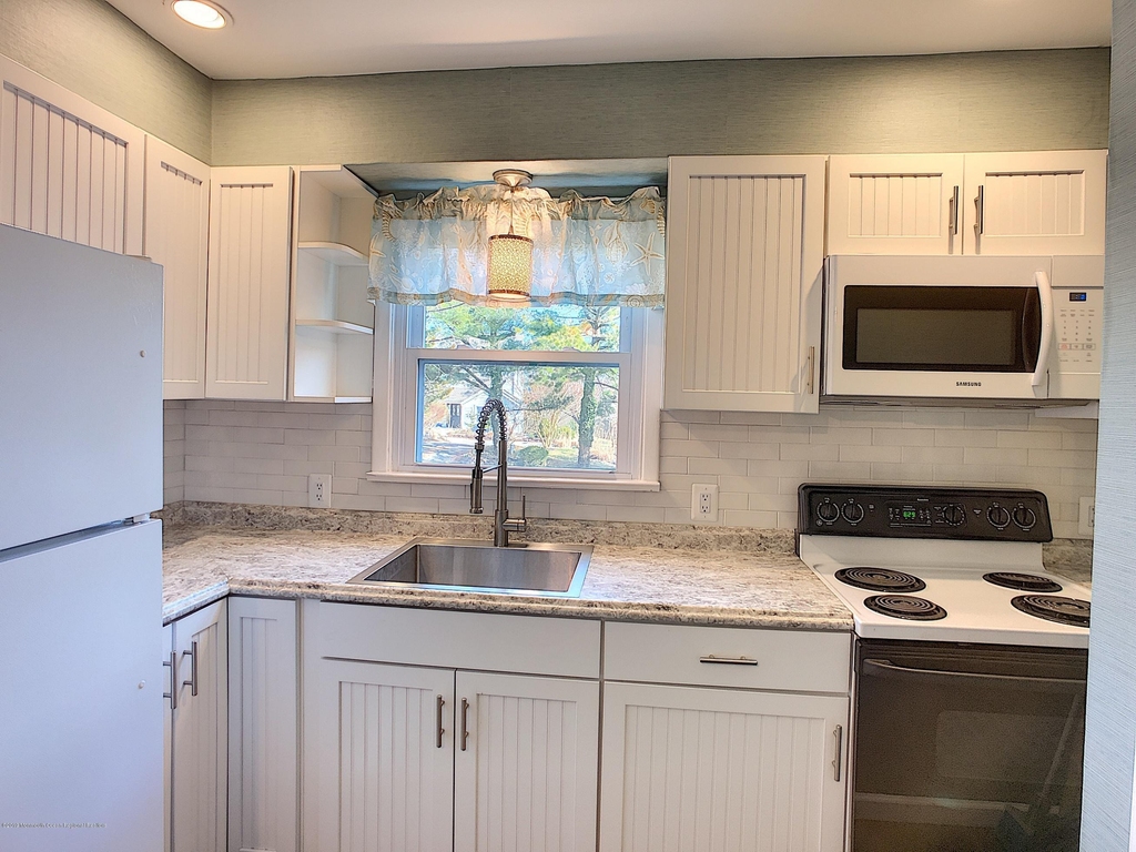 35 Portland Road - Photo 2