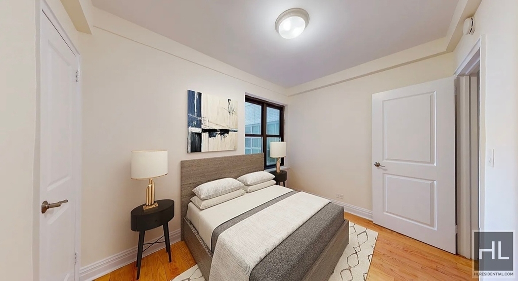 East 56 Street - Photo 1