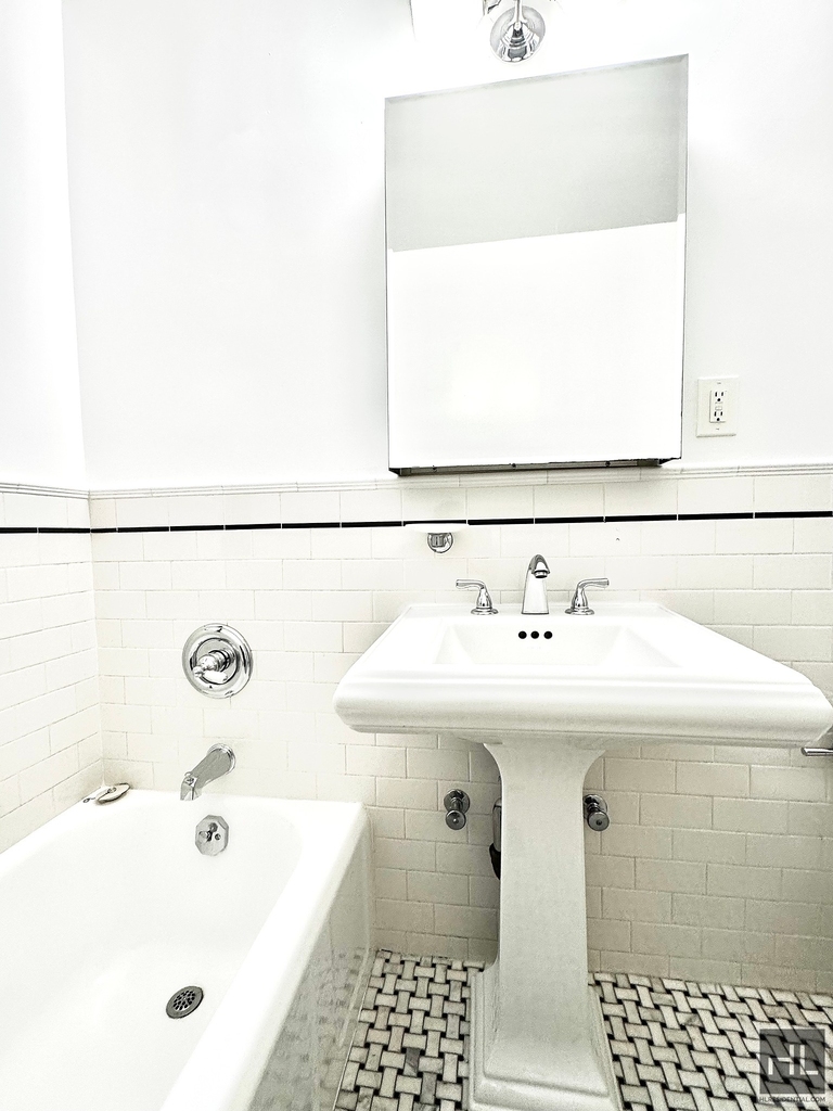 East 56 Street - Photo 4