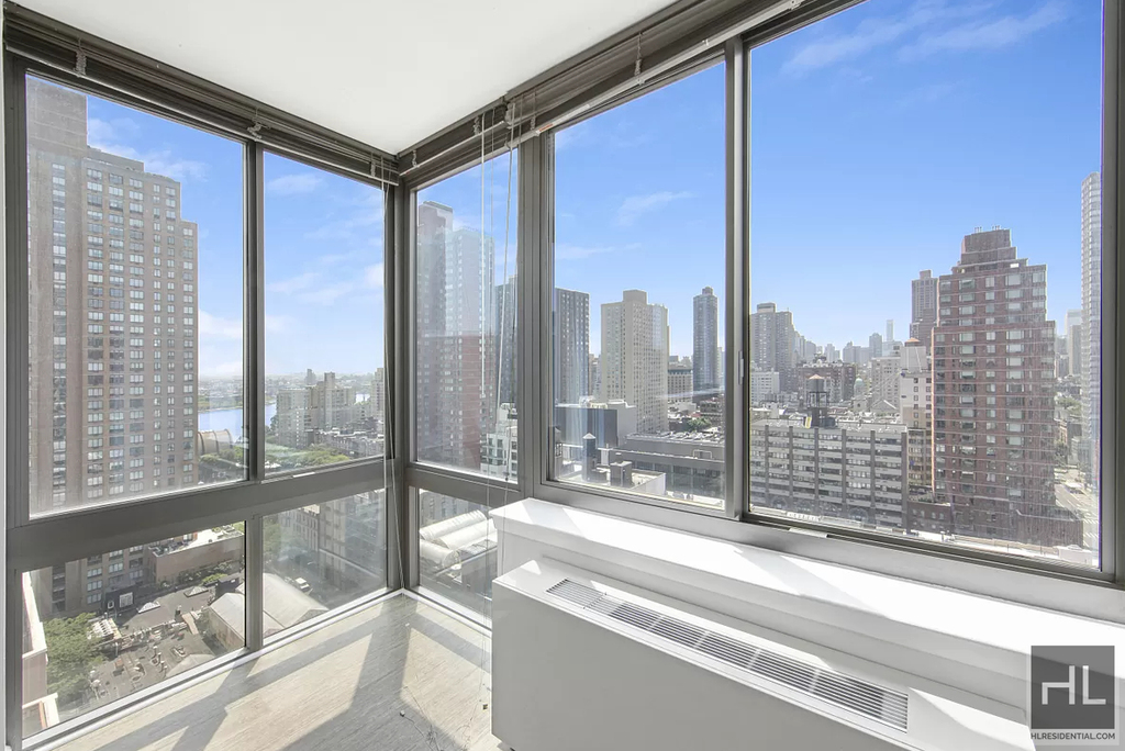East 92nd Street - Photo 3