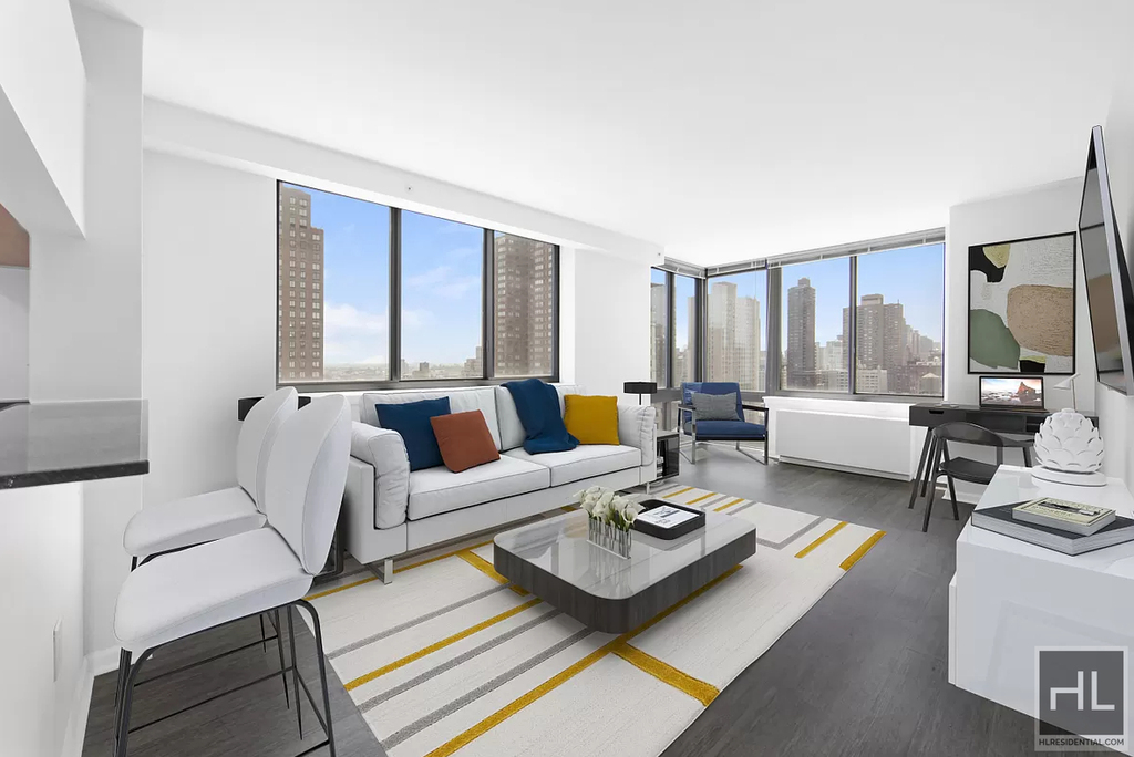 East 92nd Street - Photo 0