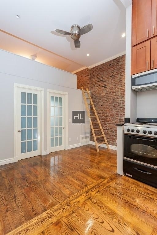 West 14 Street - Photo 3