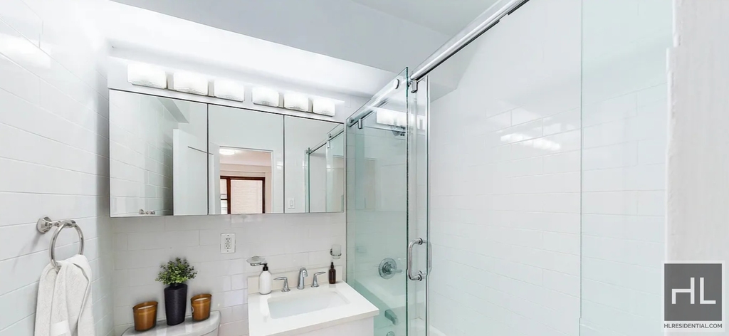 East 57 Street - Photo 1