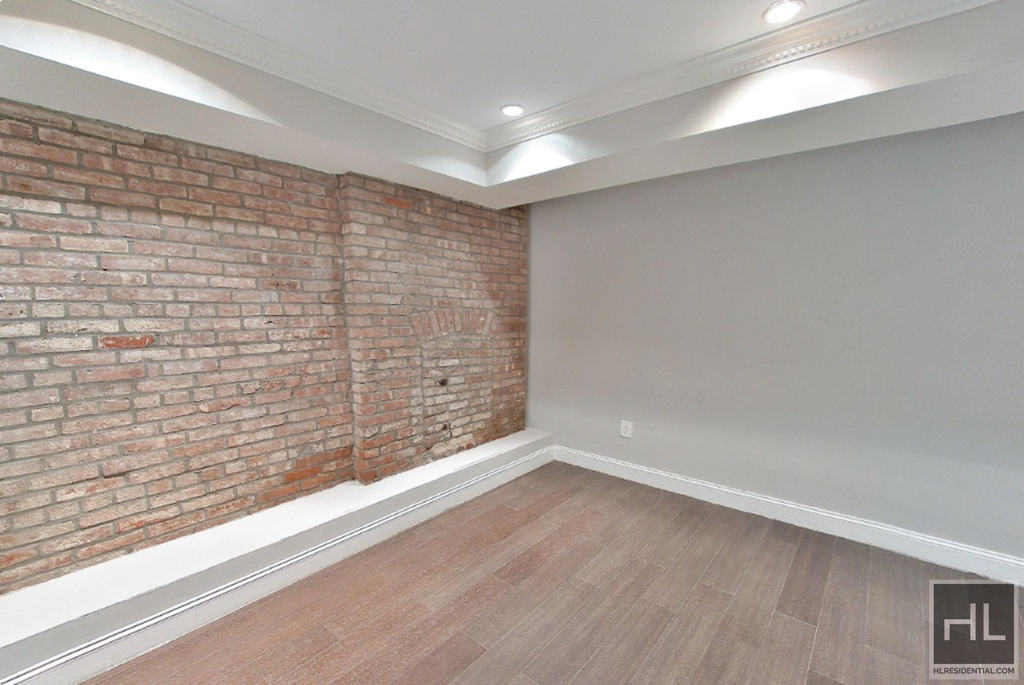 Hudson St - Photo 2