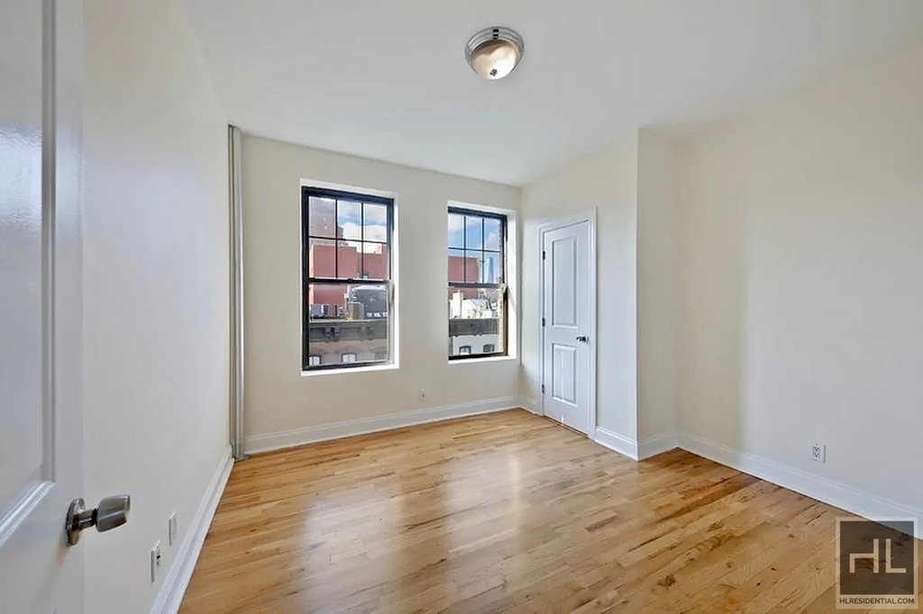 West 11th Street - Photo 0