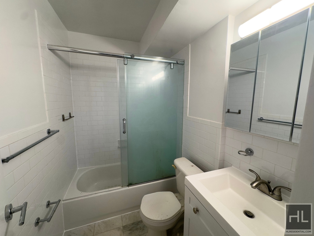 East 56 Street - Photo 2