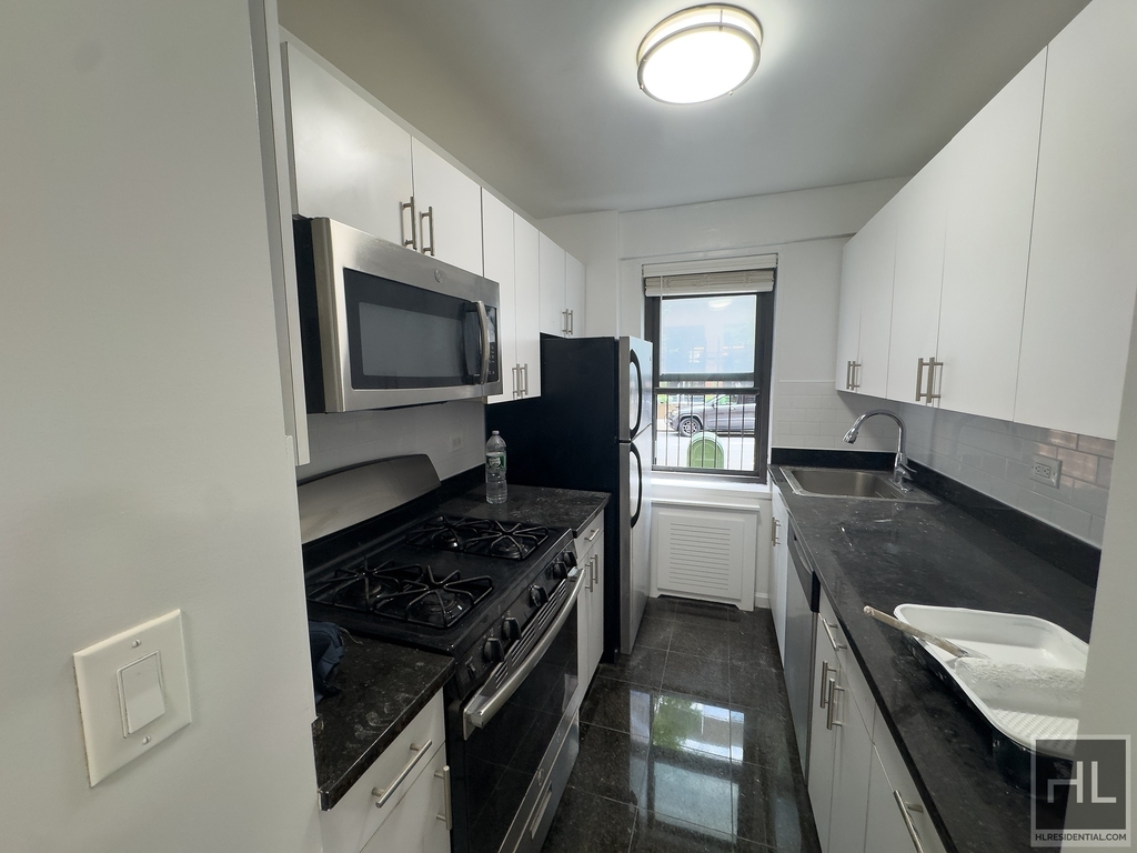 East 56 Street - Photo 3