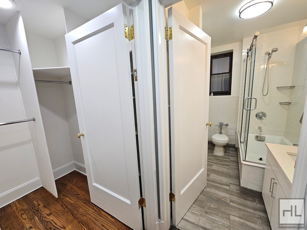 West 68 Street - Photo 4