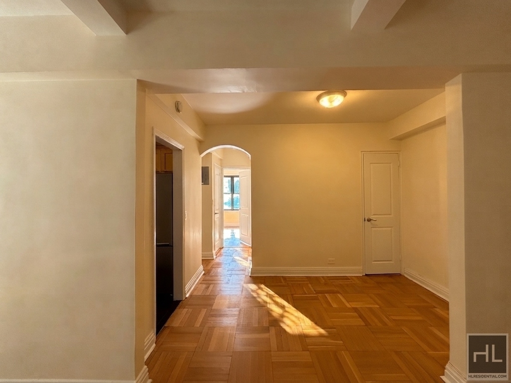 East 56 Street - Photo 4