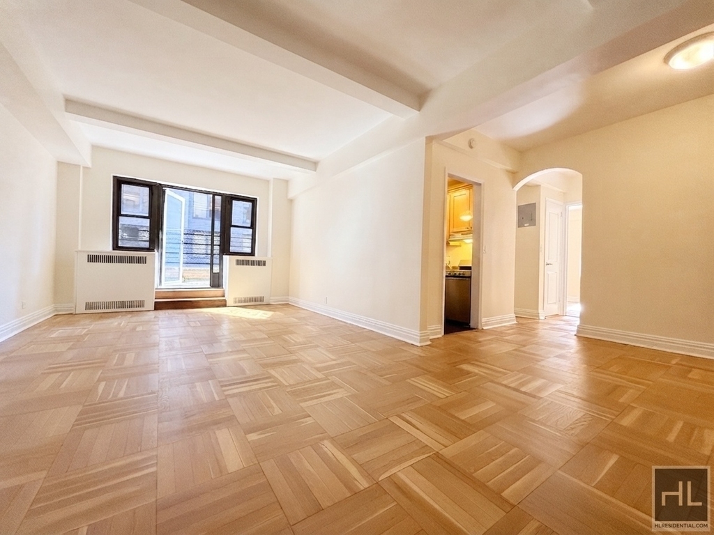 East 56 Street - Photo 0