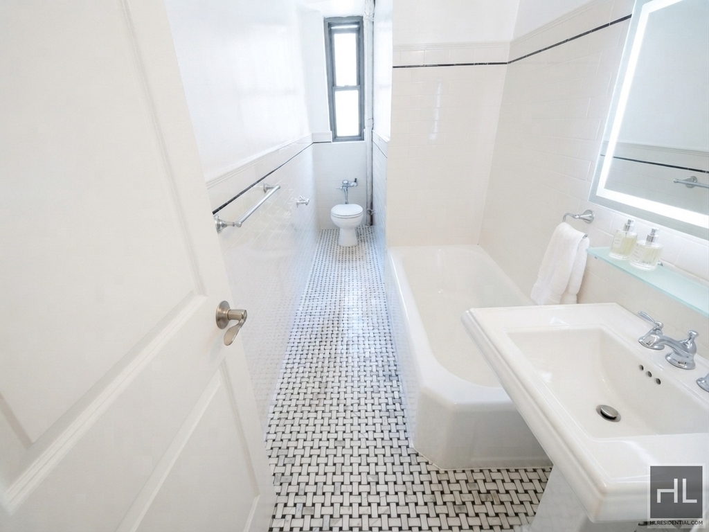 East 56 Street - Photo 8