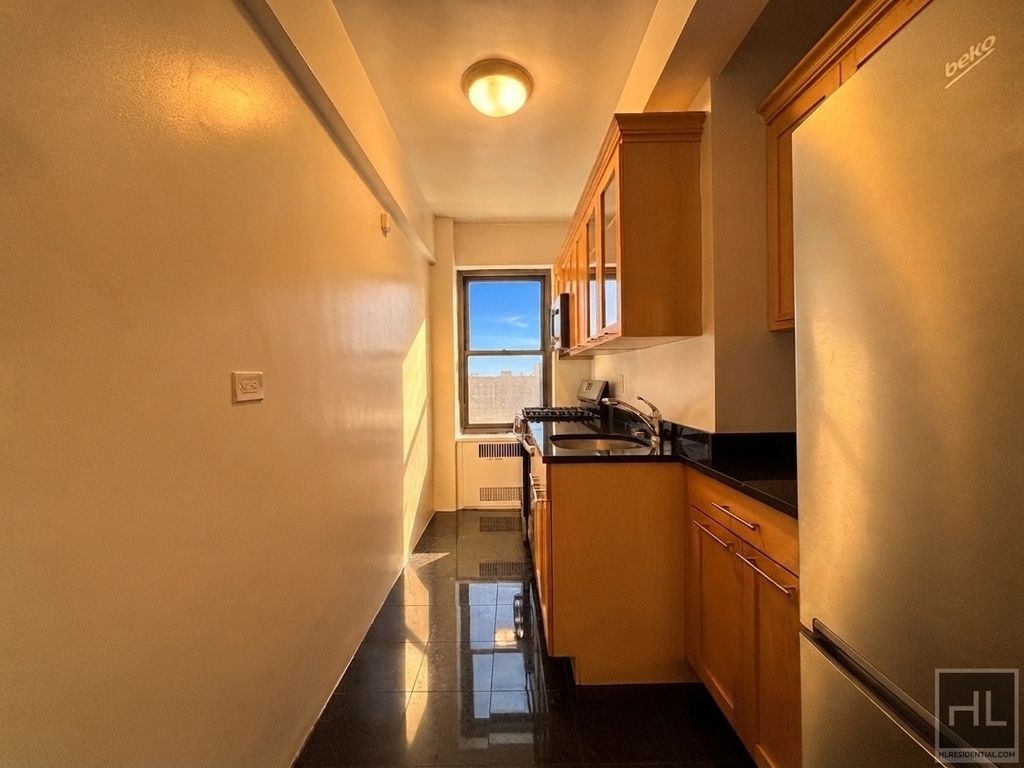 East 56 Street - Photo 5