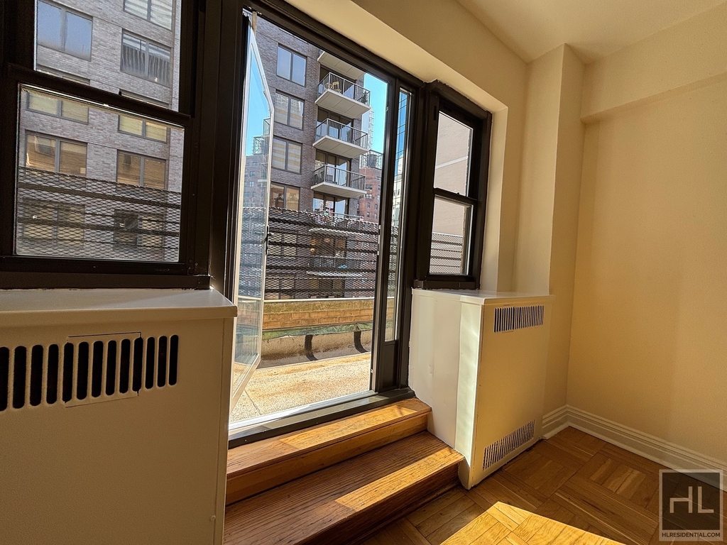 East 56 Street - Photo 1