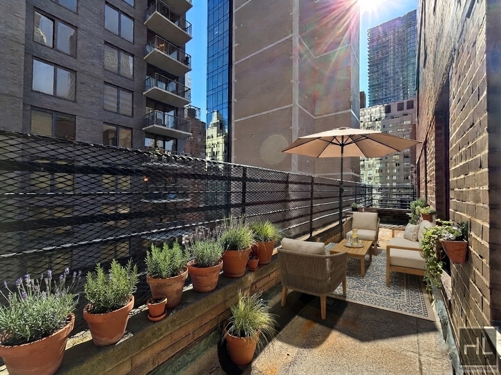 East 56 Street - Photo 2