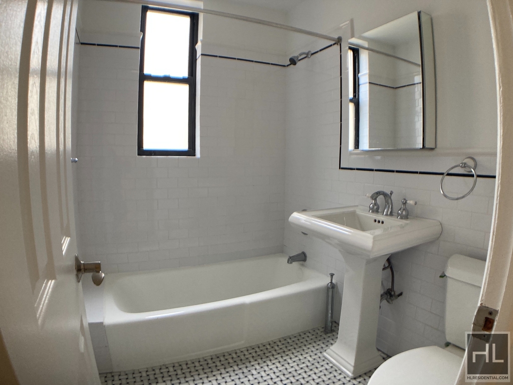 West 13 Street - Photo 1