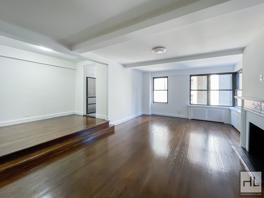 Fifth Avenue - Photo 1