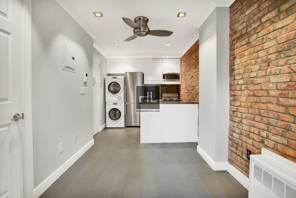 East 5 Street - Photo 2