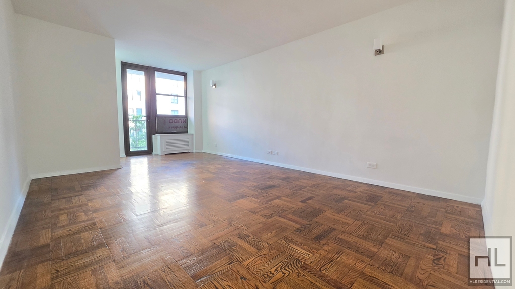 East 35 Street - Photo 3