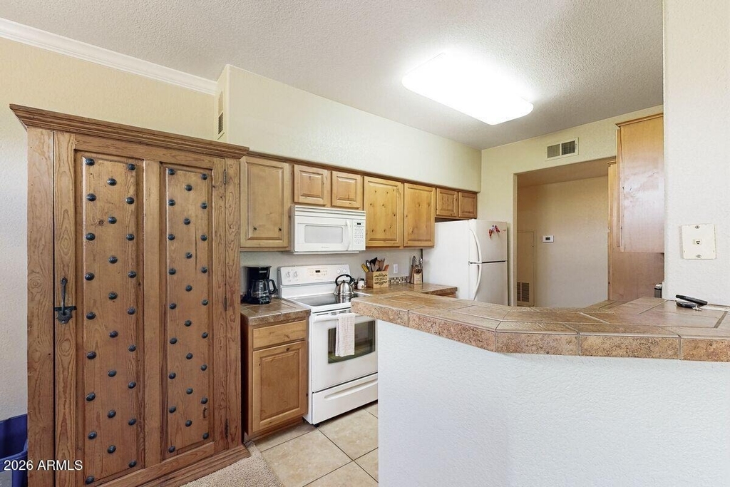 7050 E Sunrise Drive - Photo 6