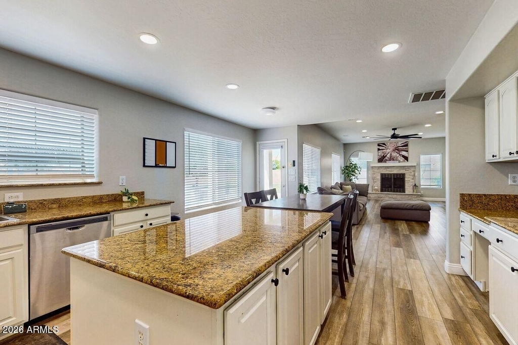 3288 E Devonshire Avenue - Photo 8