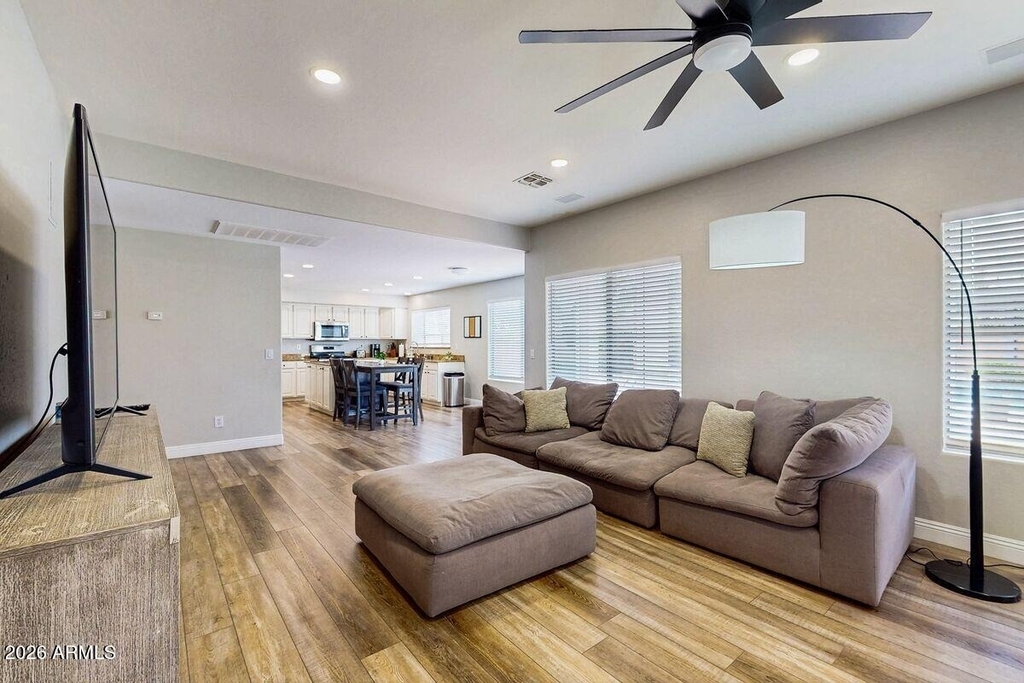 3288 E Devonshire Avenue - Photo 3