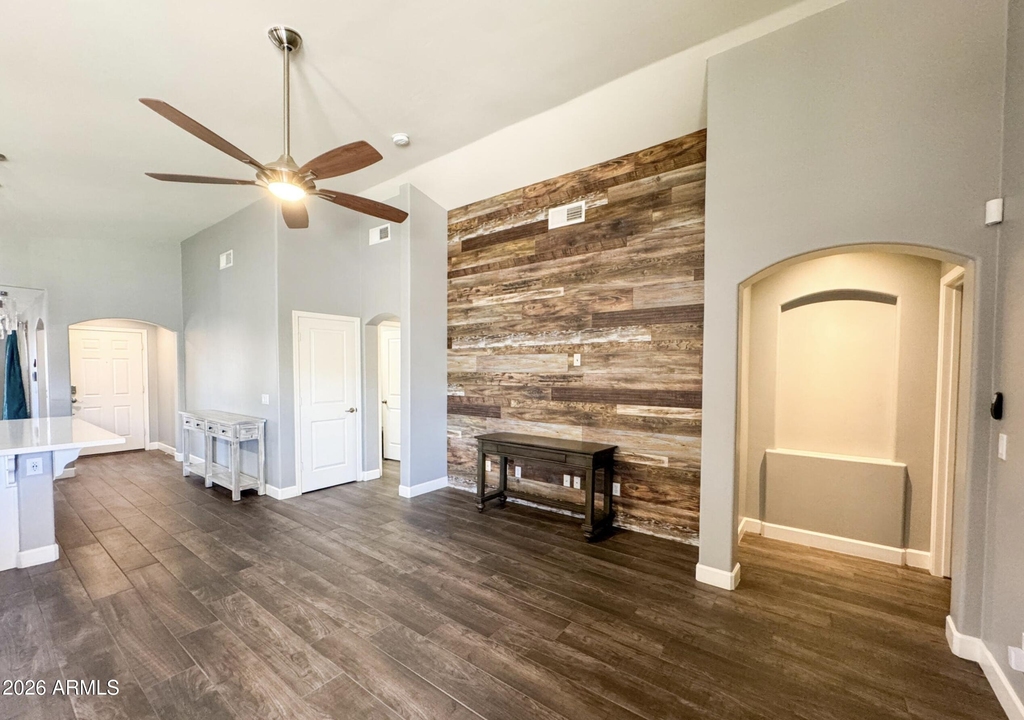 6620 W Watkins Street - Photo 11