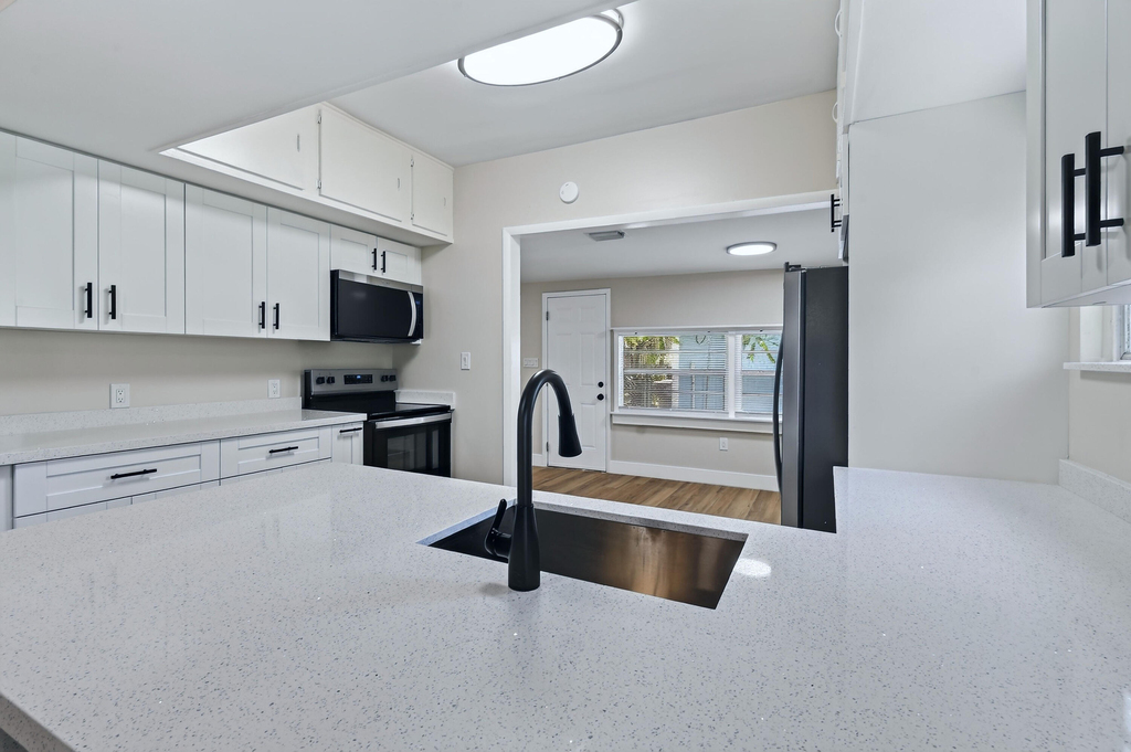 3714 Henry Avenue - Photo 2
