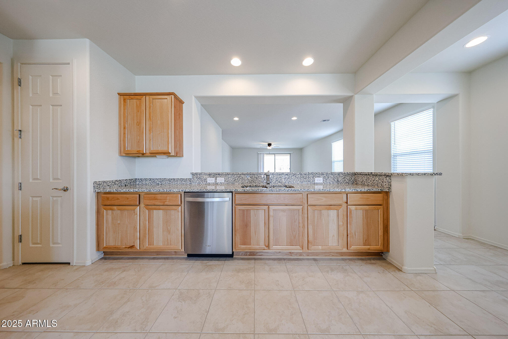 7106 W Hedge Hog Place - Photo 3